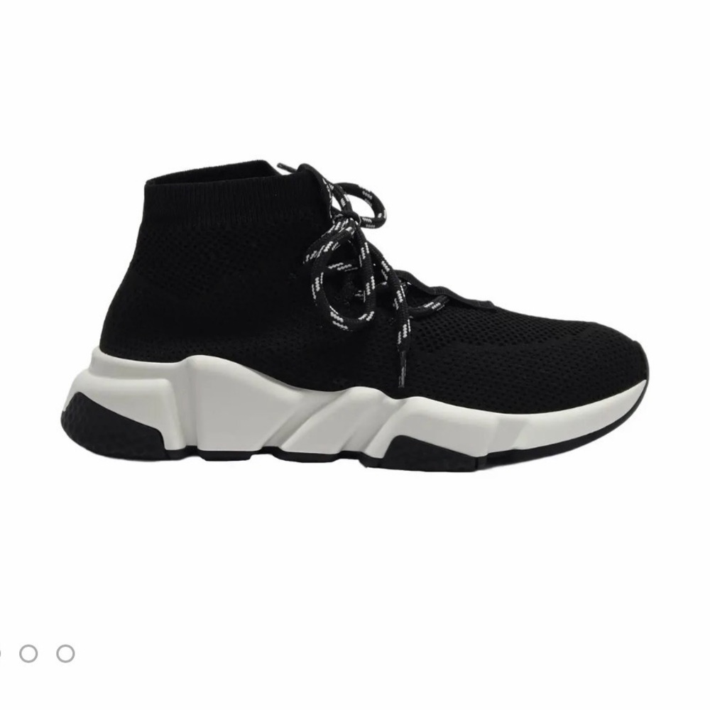 Balenciaga Speed Trainer Lace Up Black White 
Size 7 

Worn a couple of times
